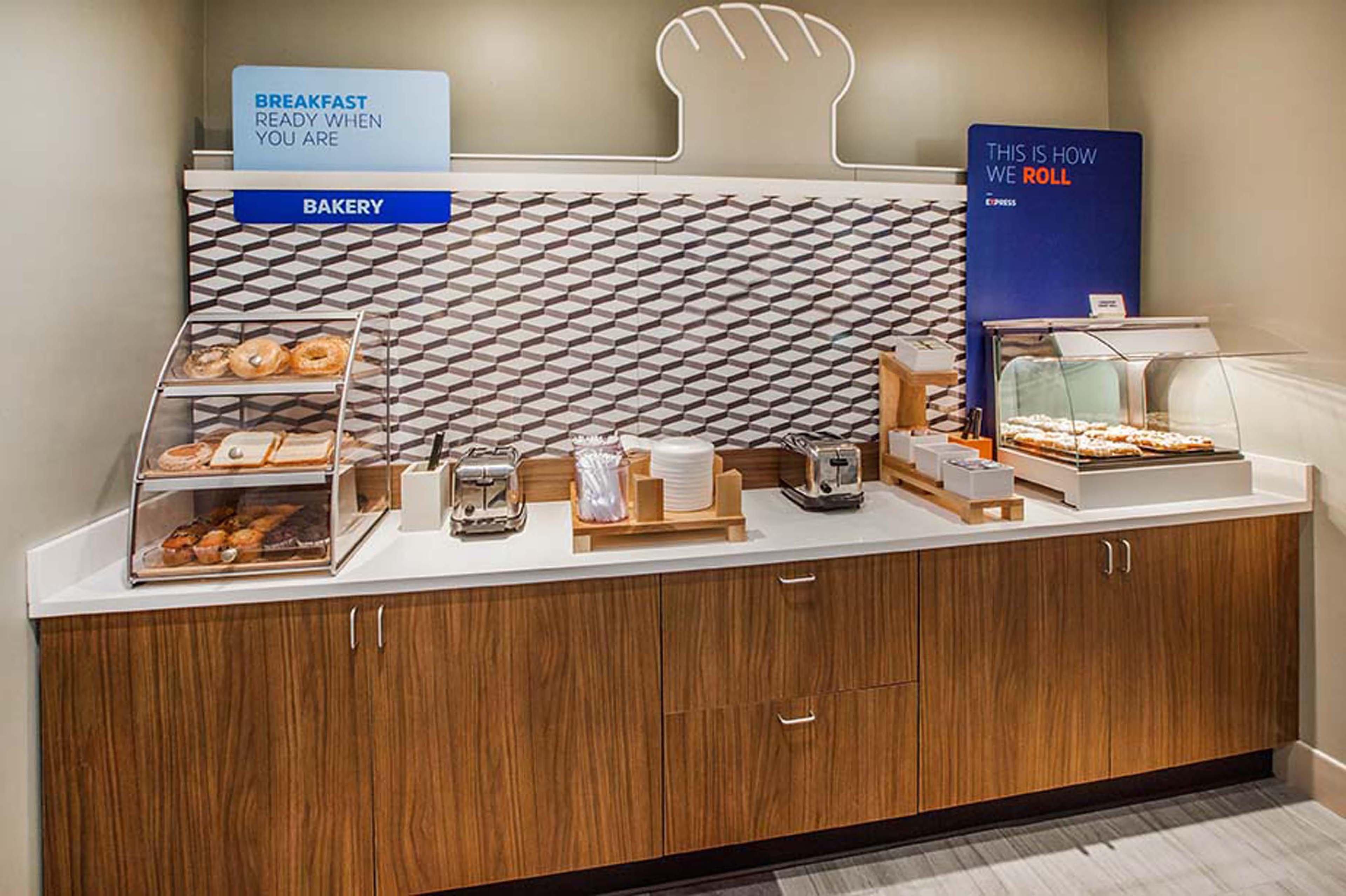 Holiday Inn Express Hotel & Suites Kansas City - Grandview By Ihg Екстериор снимка