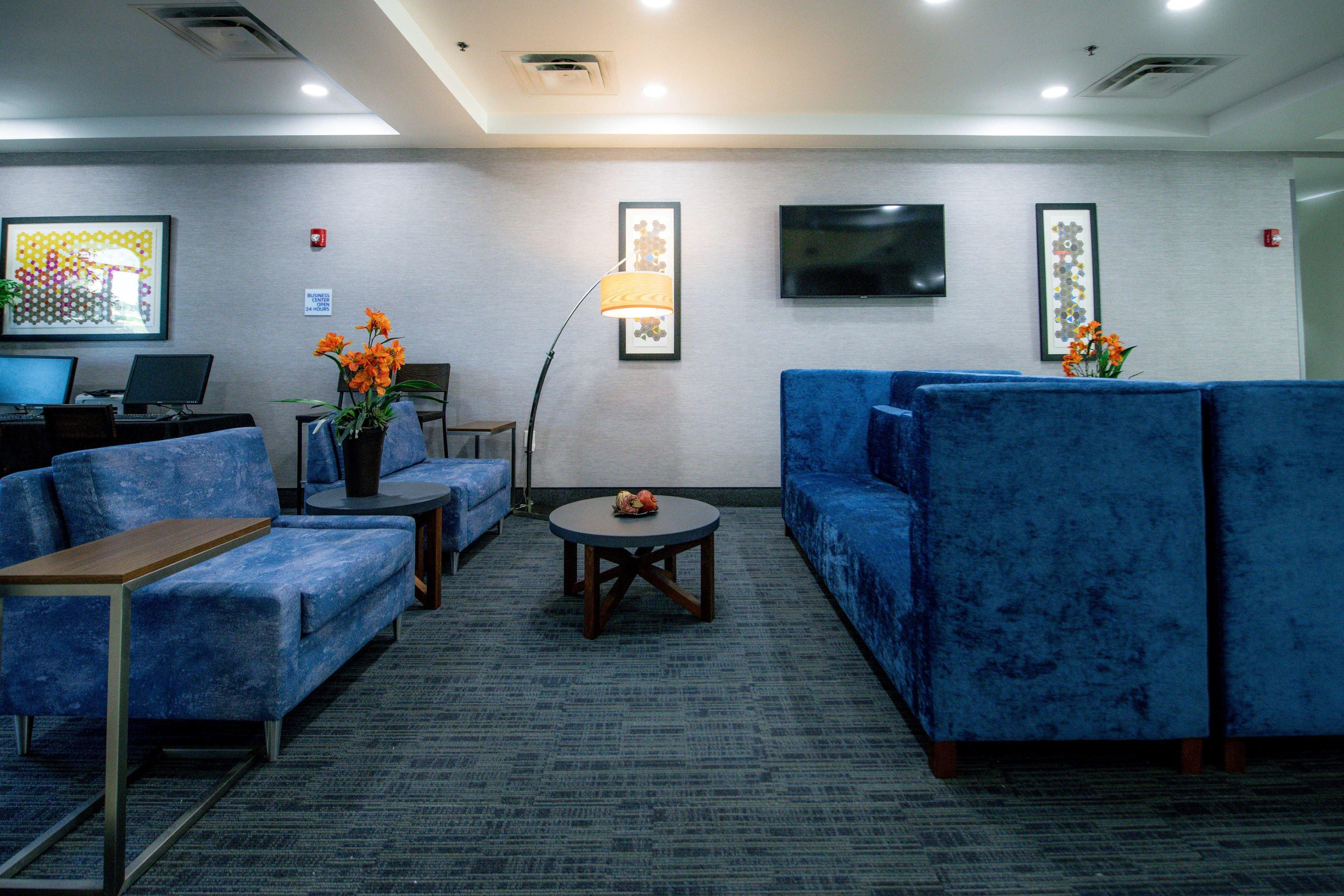 Holiday Inn Express Hotel & Suites Kansas City - Grandview By Ihg Екстериор снимка