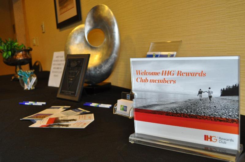 Holiday Inn Express Hotel & Suites Kansas City - Grandview By Ihg Екстериор снимка